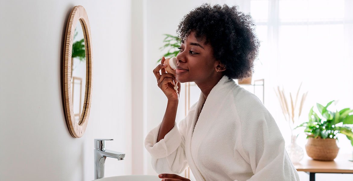 Skincare de verão para pele oleosa: confira dicas de como montar